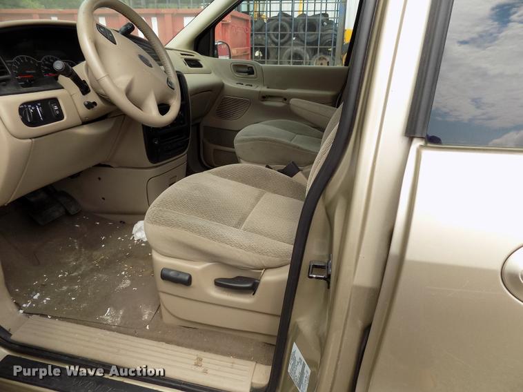 image for item DC4955 2001 Ford Windstar SE van