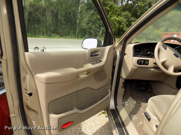 image for item DC4955 2001 Ford Windstar SE van