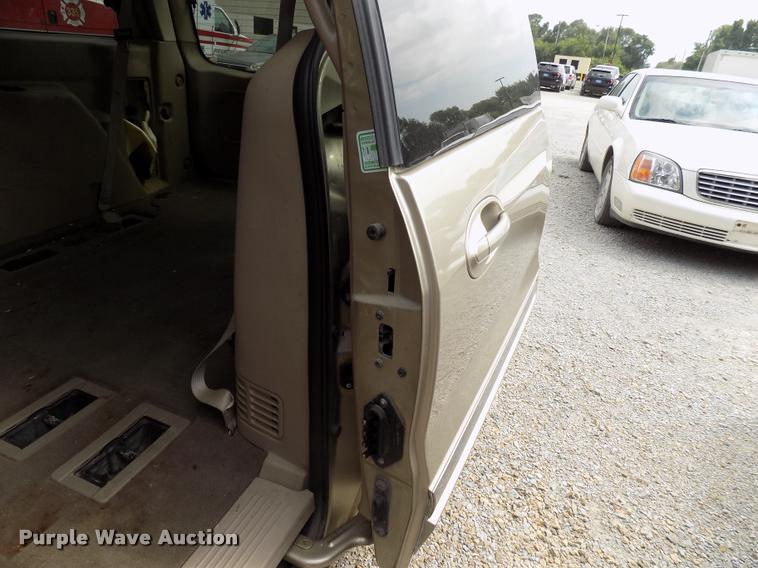 image for item DC4955 2001 Ford Windstar SE van