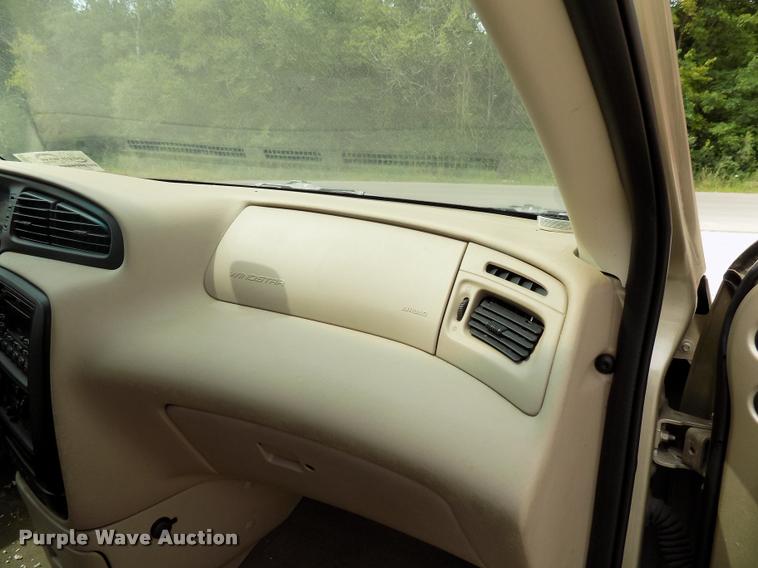 image for item DC4955 2001 Ford Windstar SE van