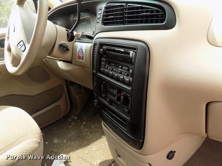 image for item DC4955 2001 Ford Windstar SE van