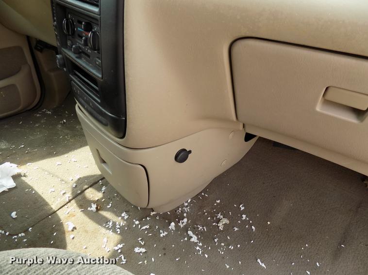 image for item DC4955 2001 Ford Windstar SE van