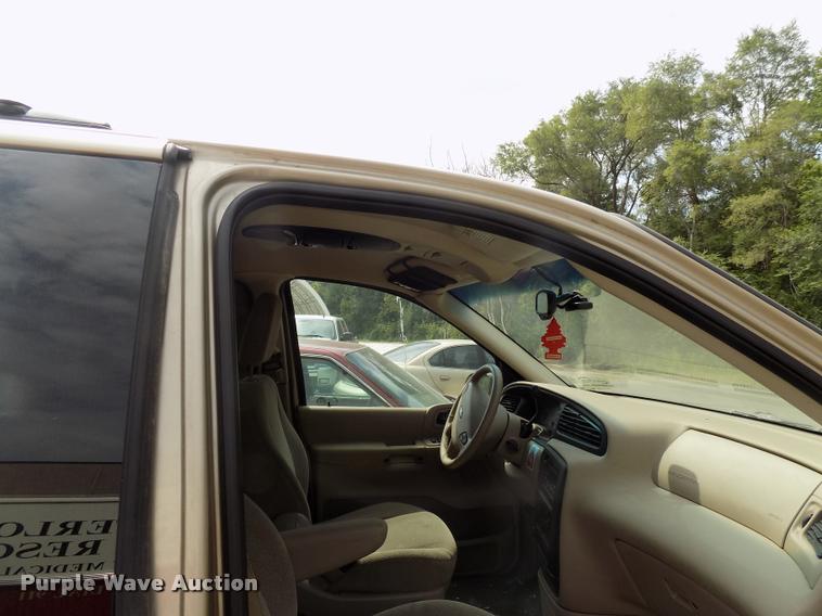 image for item DC4955 2001 Ford Windstar SE van