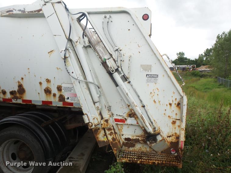 image for item DC5432 2003 Ford F550 refuse truck