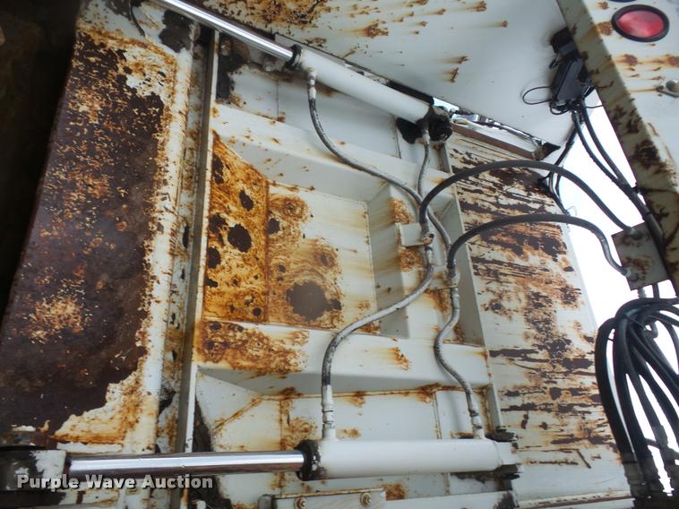 image for item DC5432 2003 Ford F550 refuse truck