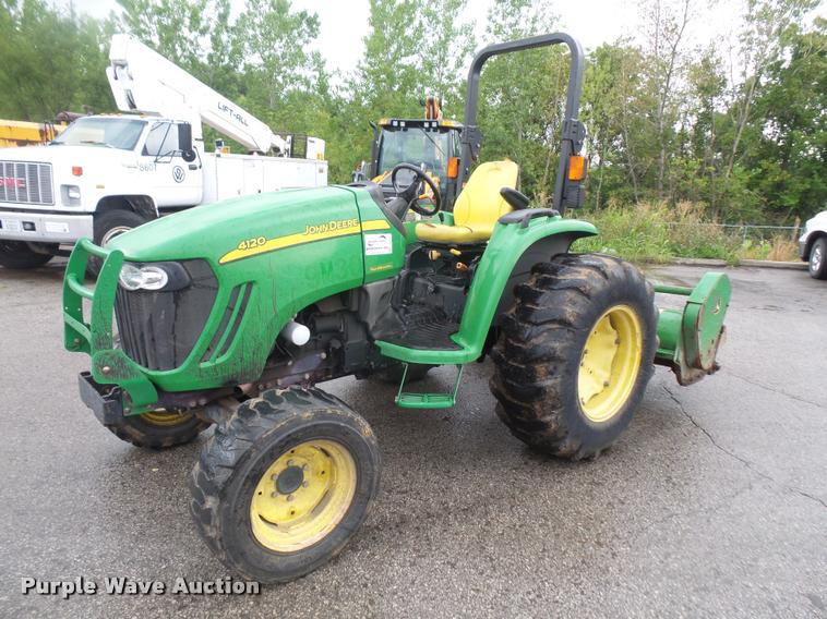 image for item DC5433 2005 John Deere 4120 MFWD tractor