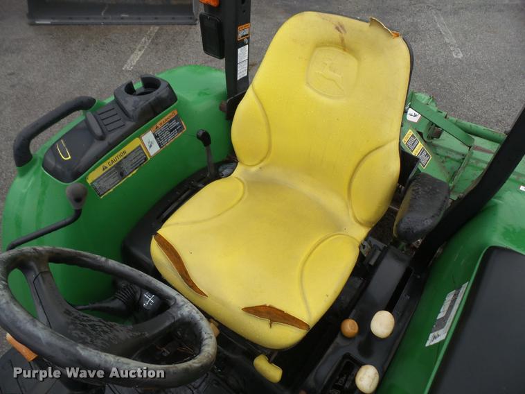 image for item DC5433 2005 John Deere 4120 MFWD tractor