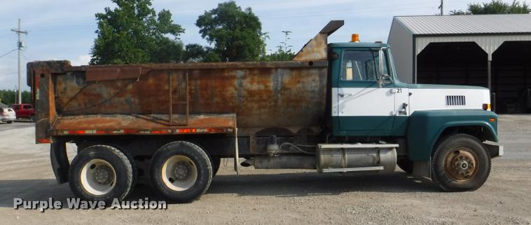 image for item DC5451 1989 Ford LTL9000 dump truck