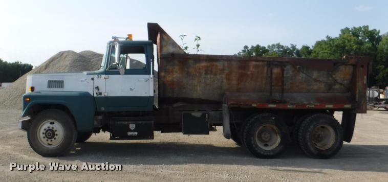 image for item DC5451 1989 Ford LTL9000 dump truck