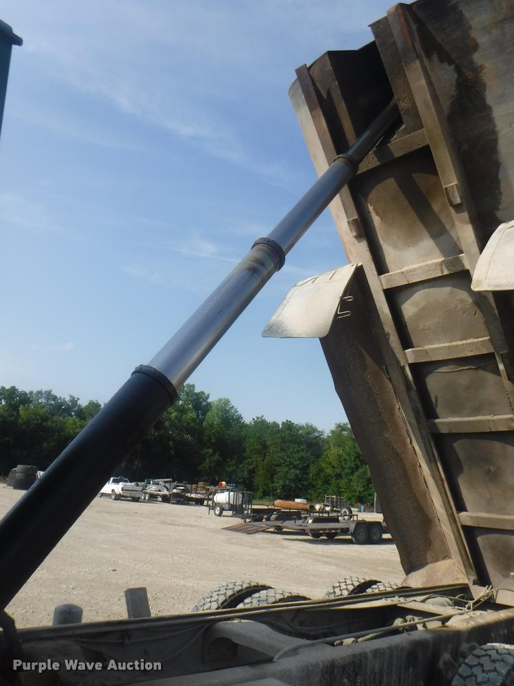 image for item DC5451 1989 Ford LTL9000 dump truck