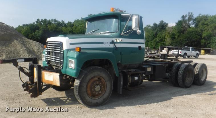 image for item DC5452 1994 Ford LT9000 truck cab and chassis