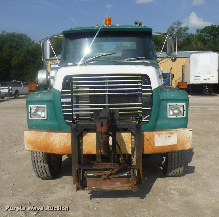 image for item DC5452 1994 Ford LT9000 truck cab and chassis