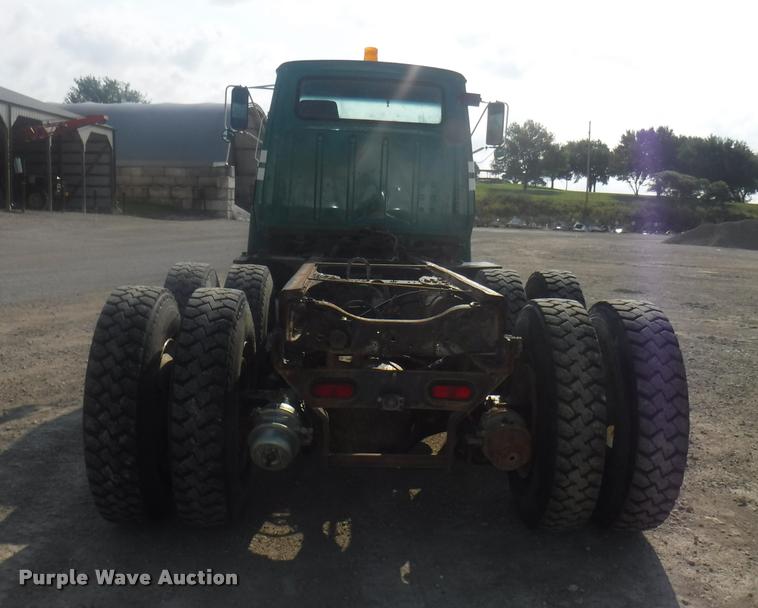 image for item DC5452 1994 Ford LT9000 truck cab and chassis