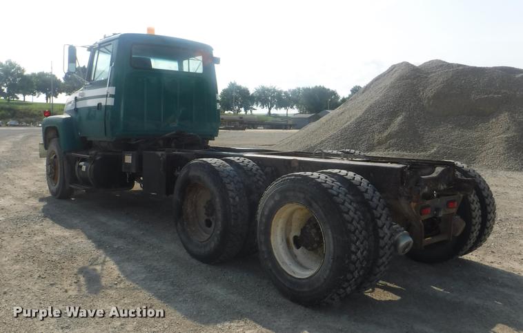 image for item DC5452 1994 Ford LT9000 truck cab and chassis