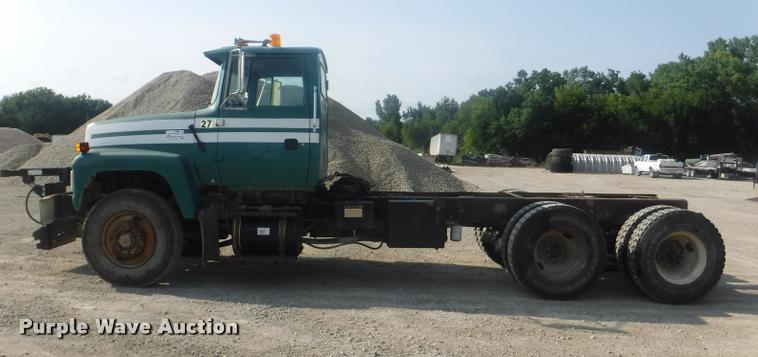 image for item DC5452 1994 Ford LT9000 truck cab and chassis
