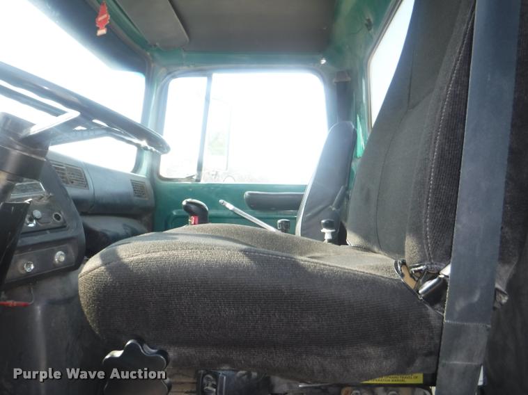 image for item DC5452 1994 Ford LT9000 truck cab and chassis