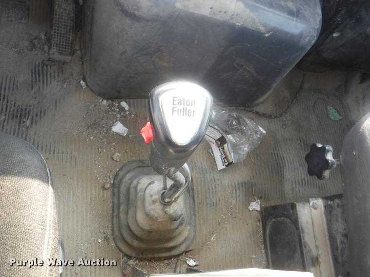 image for item DC5452 1994 Ford LT9000 truck cab and chassis