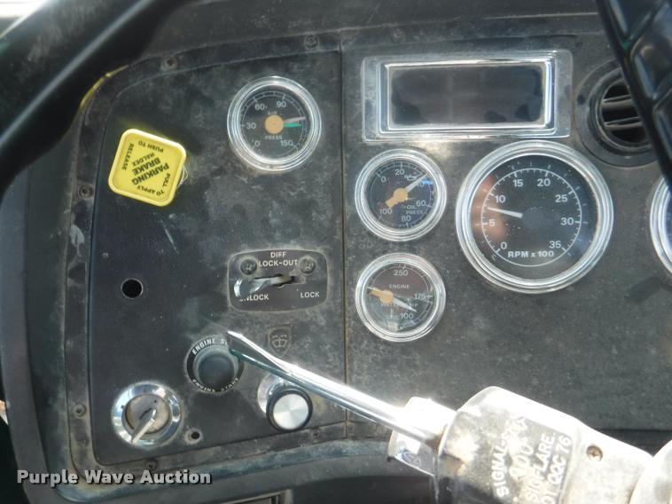 image for item DC5452 1994 Ford LT9000 truck cab and chassis