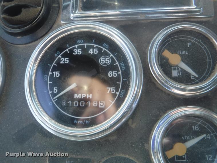 image for item DC5452 1994 Ford LT9000 truck cab and chassis