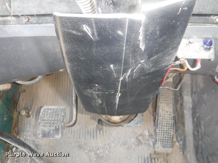 image for item DC5452 1994 Ford LT9000 truck cab and chassis