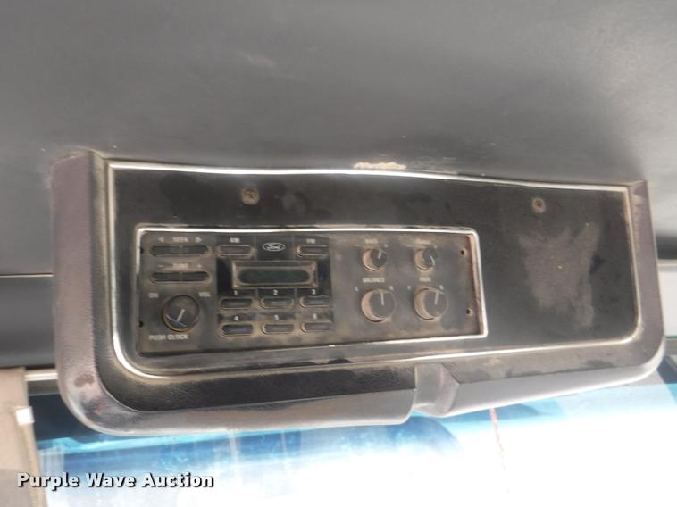 image for item DC5452 1994 Ford LT9000 truck cab and chassis