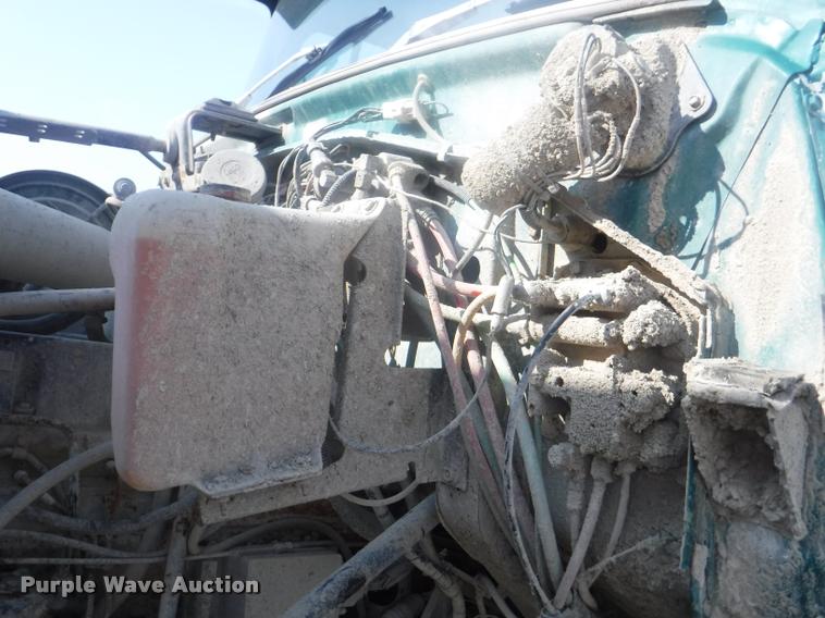 image for item DC5452 1994 Ford LT9000 truck cab and chassis