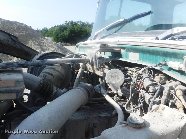 image for item DC5452 1994 Ford LT9000 truck cab and chassis