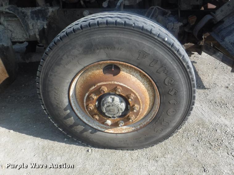 image for item DC5452 1994 Ford LT9000 truck cab and chassis