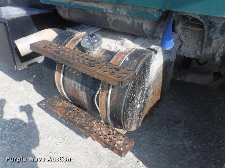 image for item DC5452 1994 Ford LT9000 truck cab and chassis