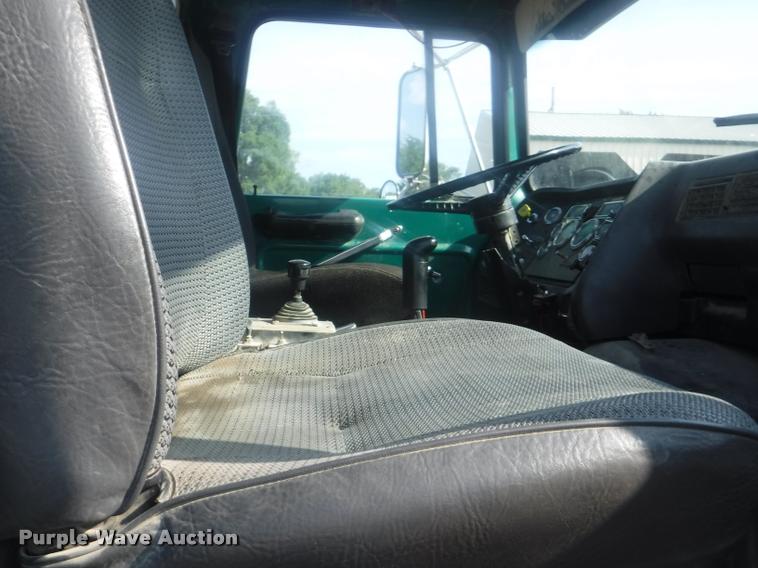 image for item DC5452 1994 Ford LT9000 truck cab and chassis