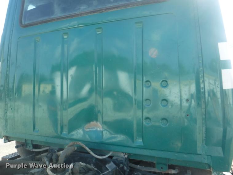 image for item DC5452 1994 Ford LT9000 truck cab and chassis