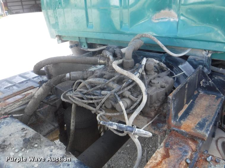 image for item DC5452 1994 Ford LT9000 truck cab and chassis