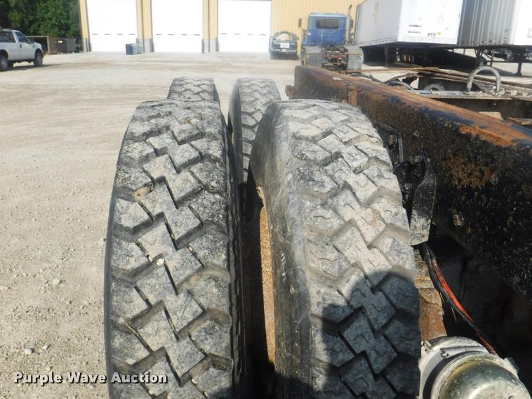 image for item DC5452 1994 Ford LT9000 truck cab and chassis