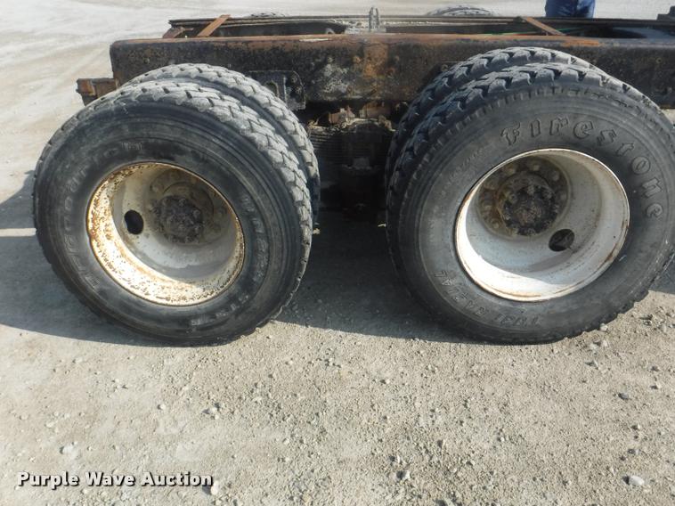 image for item DC5452 1994 Ford LT9000 truck cab and chassis