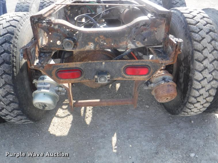 image for item DC5452 1994 Ford LT9000 truck cab and chassis