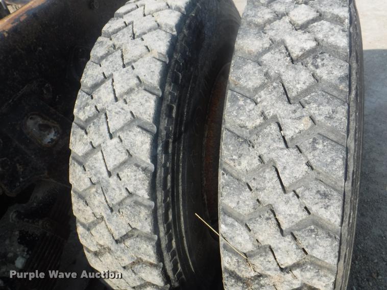 image for item DC5452 1994 Ford LT9000 truck cab and chassis