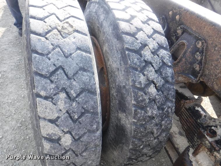 image for item DC5452 1994 Ford LT9000 truck cab and chassis