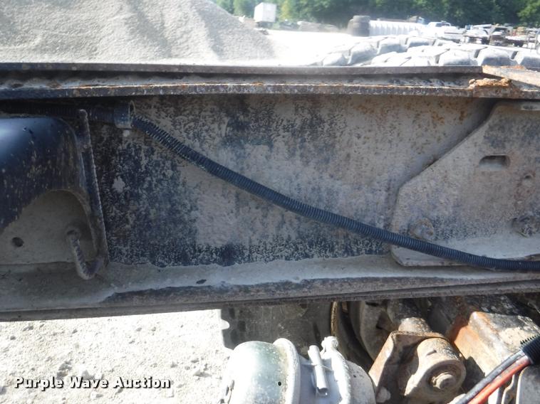 image for item DC5452 1994 Ford LT9000 truck cab and chassis