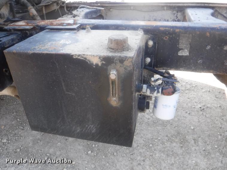 image for item DC5452 1994 Ford LT9000 truck cab and chassis