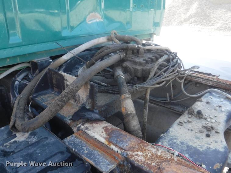 image for item DC5452 1994 Ford LT9000 truck cab and chassis