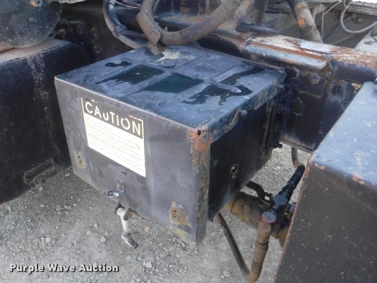 image for item DC5452 1994 Ford LT9000 truck cab and chassis