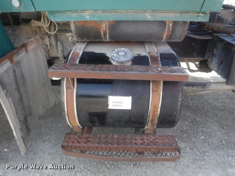 image for item DC5452 1994 Ford LT9000 truck cab and chassis