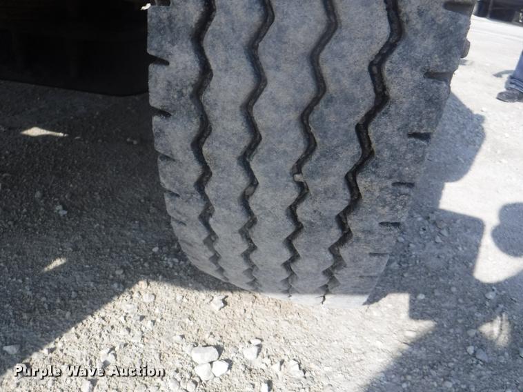 image for item DC5452 1994 Ford LT9000 truck cab and chassis