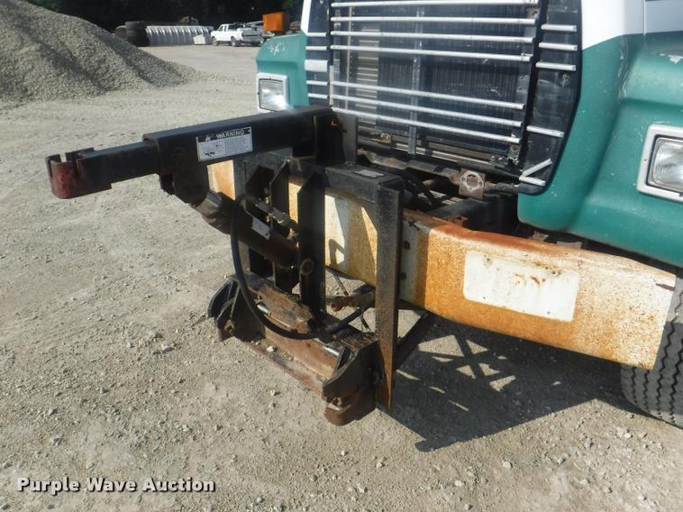 image for item DC5452 1994 Ford LT9000 truck cab and chassis