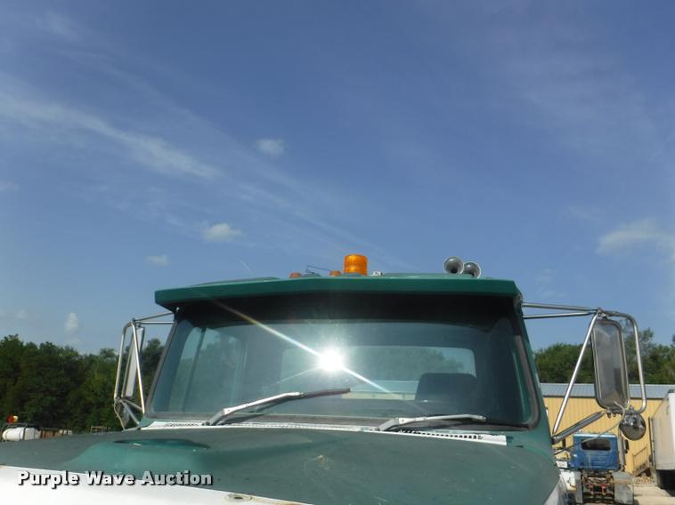 image for item DC5452 1994 Ford LT9000 truck cab and chassis