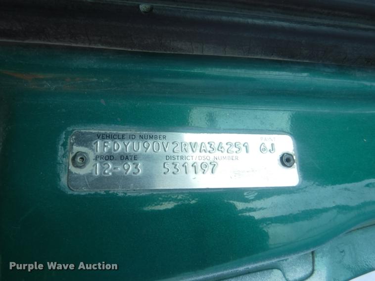 image for item DC5452 1994 Ford LT9000 truck cab and chassis