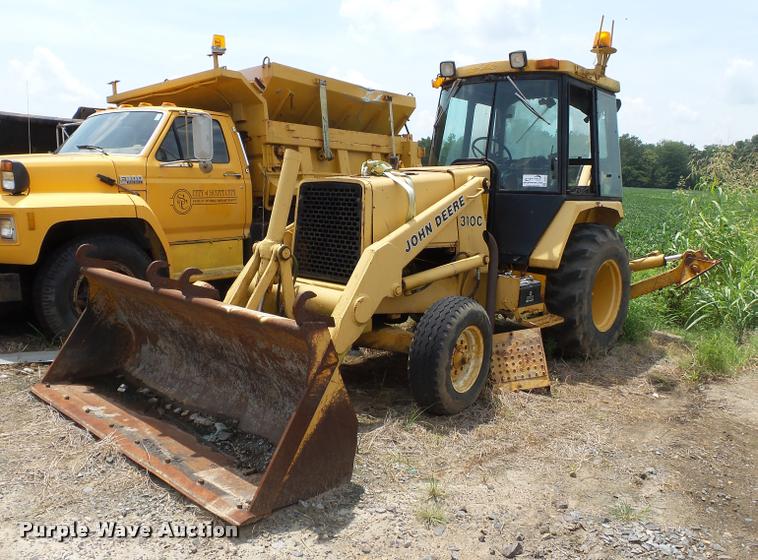 image for item DC6817 1990 John Deere 310C backhoe