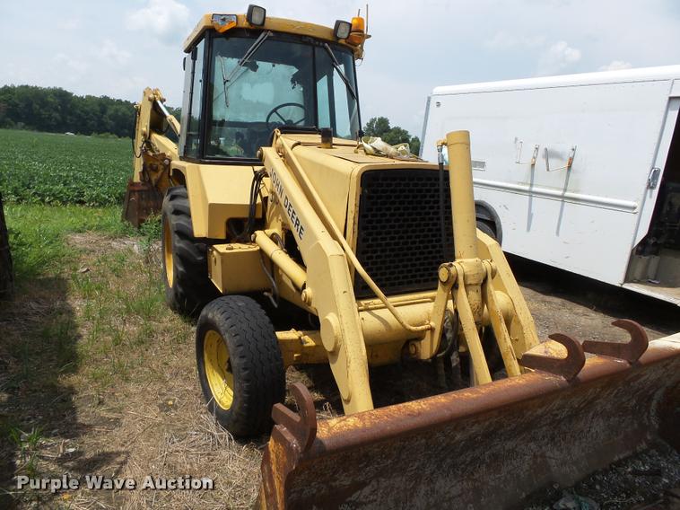 image for item DC6817 1990 John Deere 310C backhoe