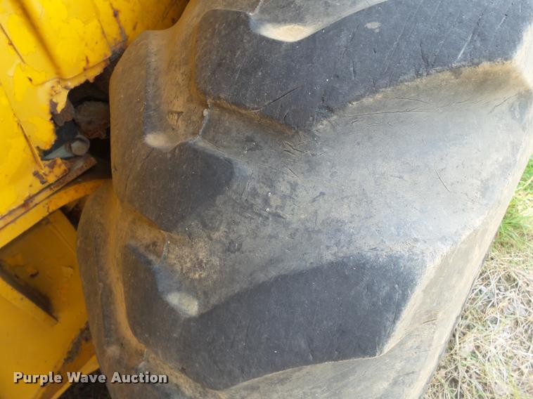 image for item DC6817 1990 John Deere 310C backhoe