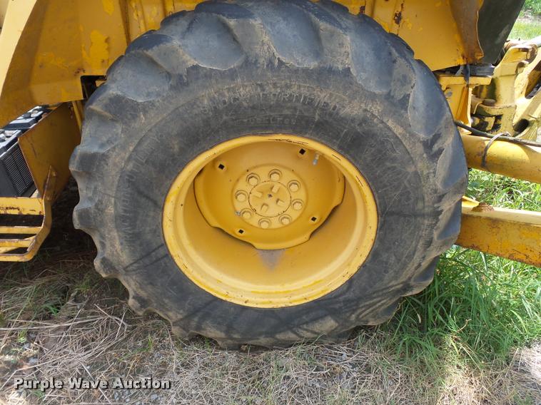 image for item DC6817 1990 John Deere 310C backhoe